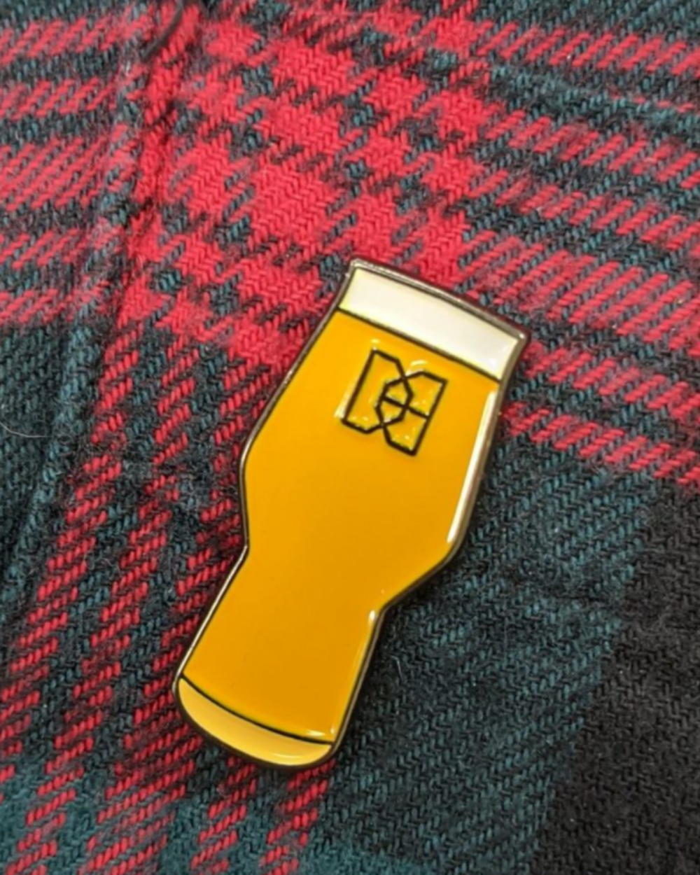 DB Pint Glass Pin Badge